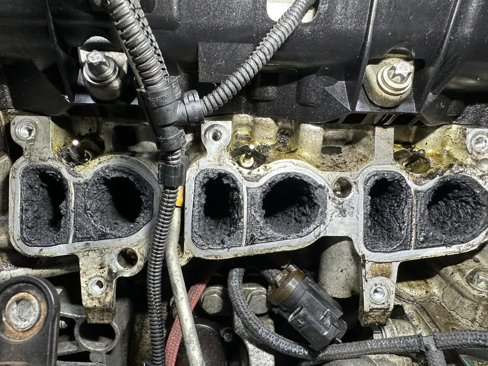 Czyszczenie kolektora ssącego i kanałów dolotowych mini cooper 1.6 diesel - zdjęcie 2, realizacja Auto Serwis Szeński Zabrze